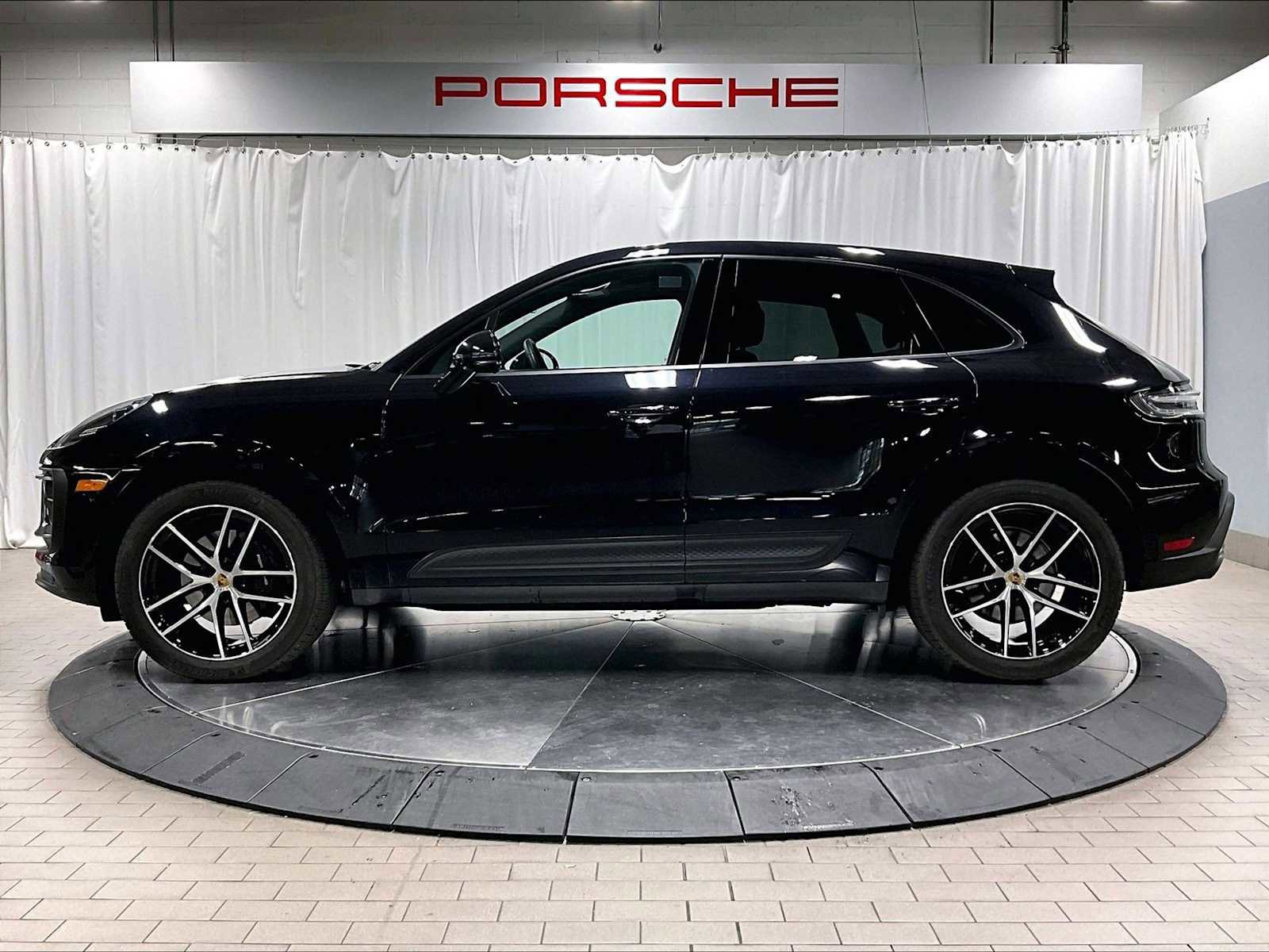 Used 2025 Porsche Macan image 2