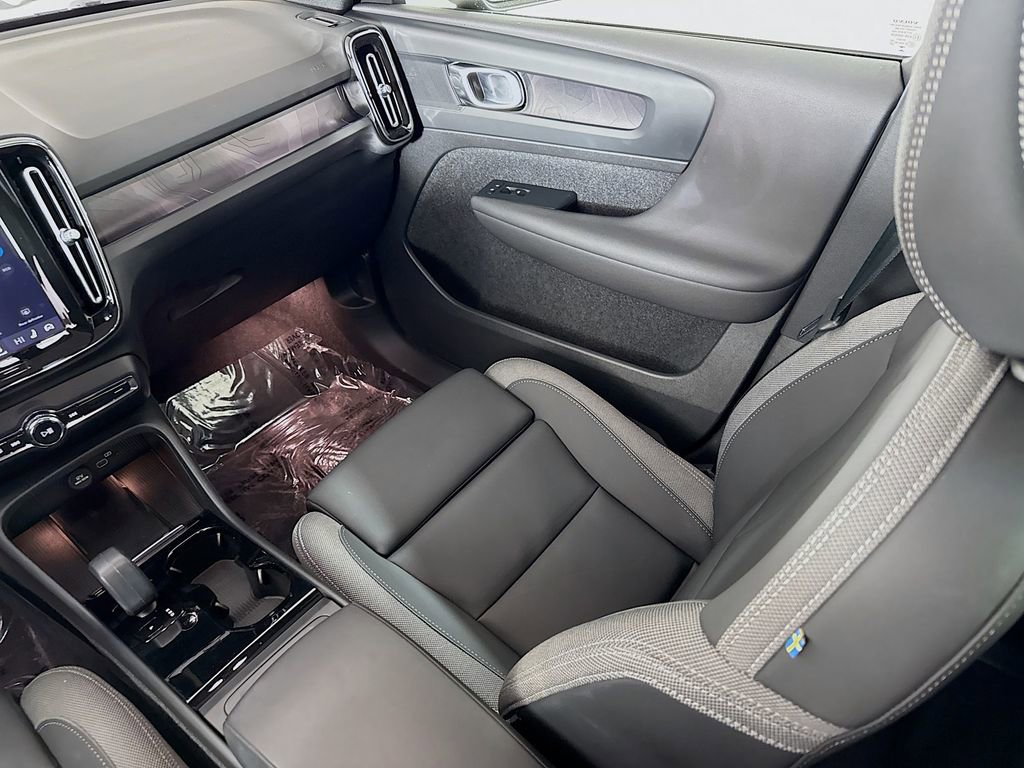 Used 2023 Volvo C40 Recharge Core image 24