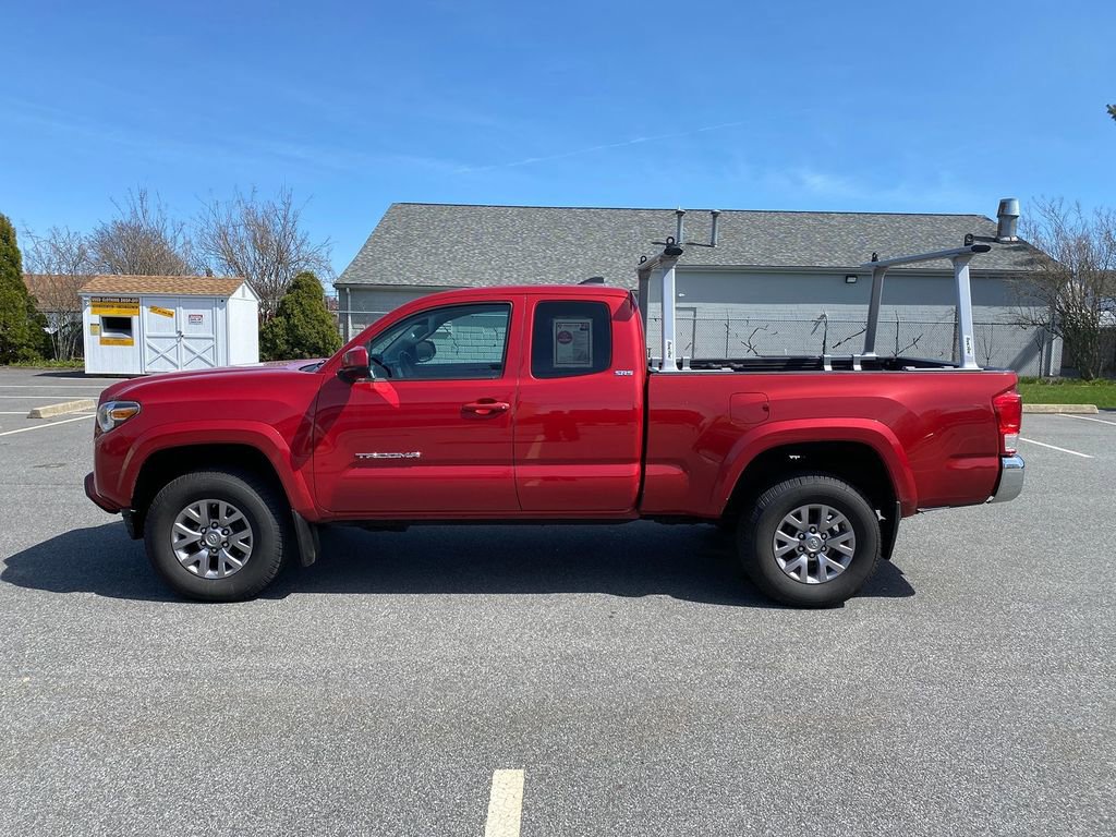 Used 2016 Toyota Tacoma SR5 image 9