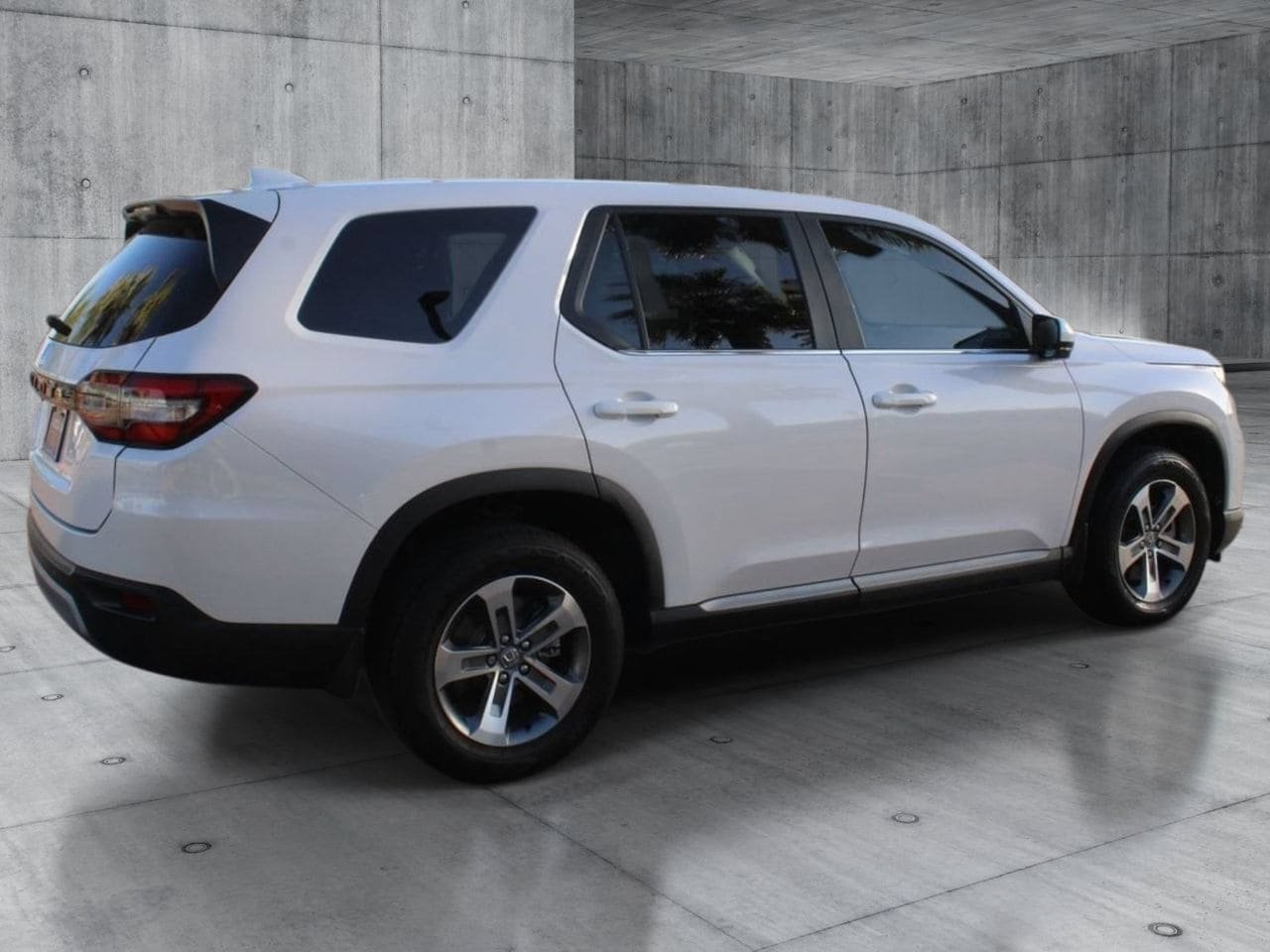 Used 2023 Honda Pilot EX-L image 6