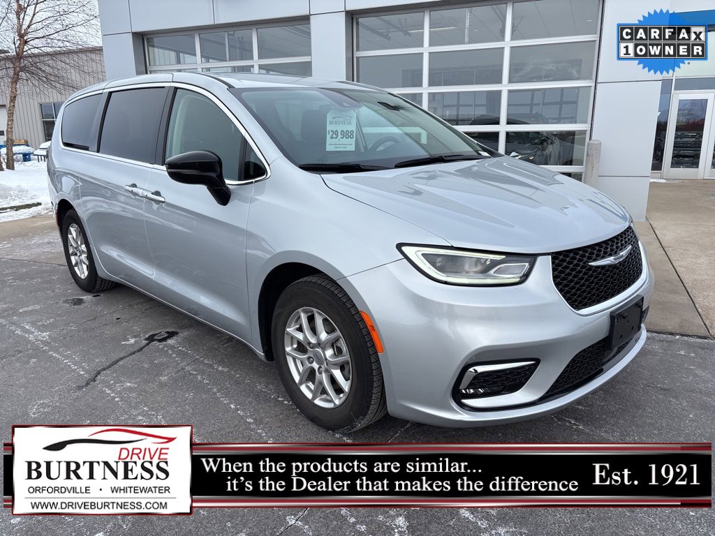 Used 2024 Chrysler Pacifica Touring-L image 1