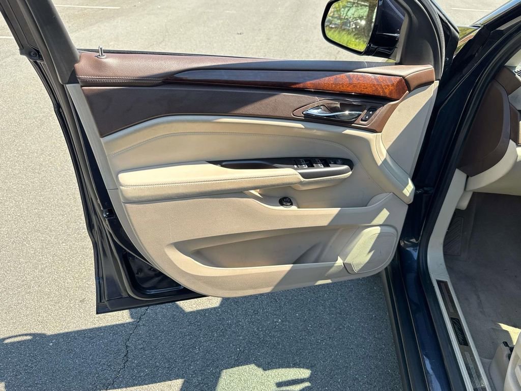 Used 2014 Cadillac SRX Luxury w/ Driver Awareness Package image 29