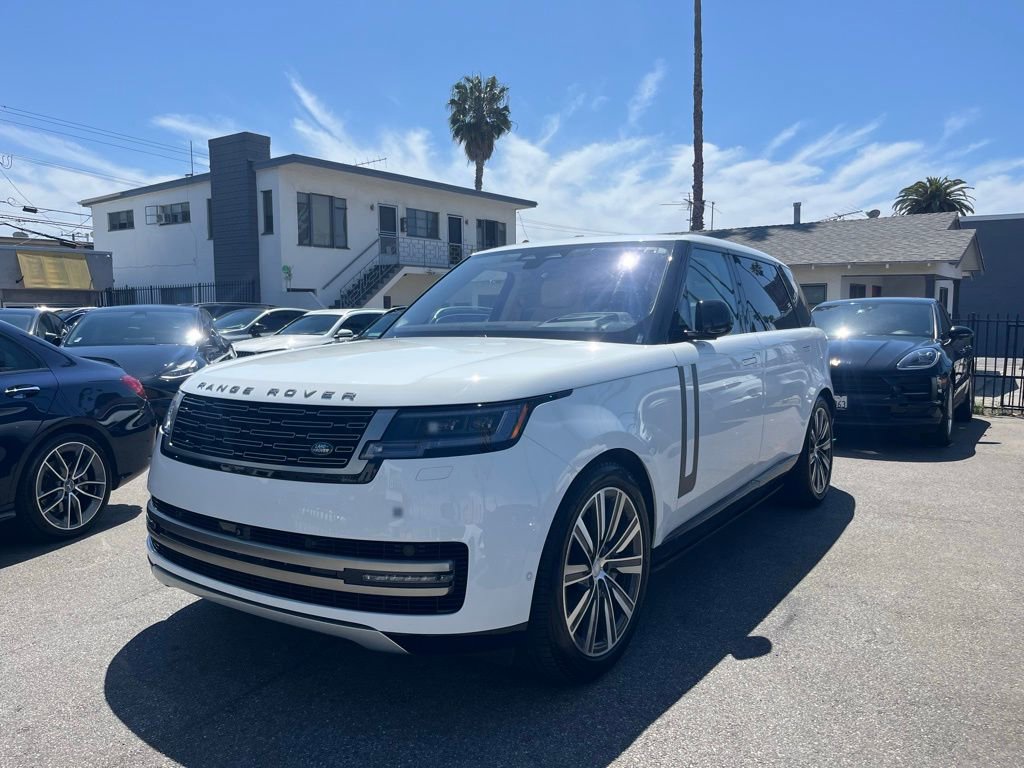 Used 2023 Land Rover Range Rover Long Wheelbase SE image 1