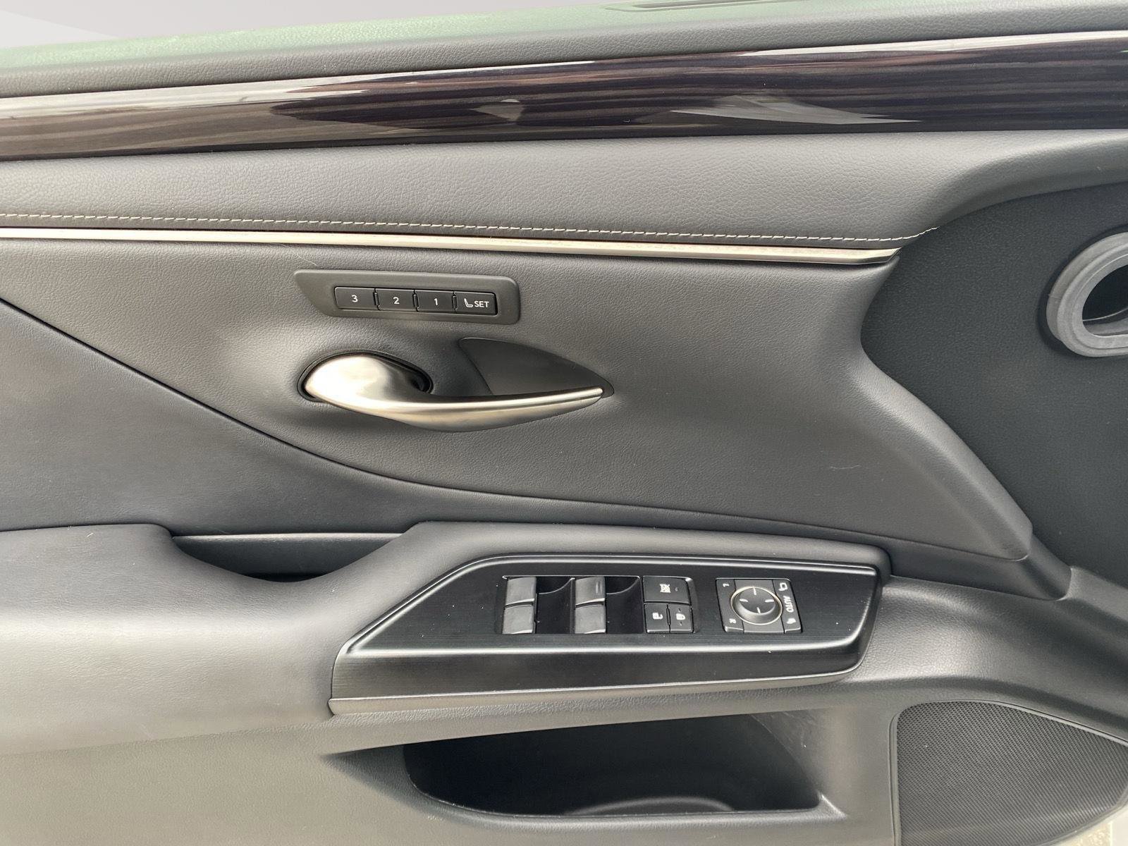 Used 2020 Lexus ES 350 w/ Premium Package image 12