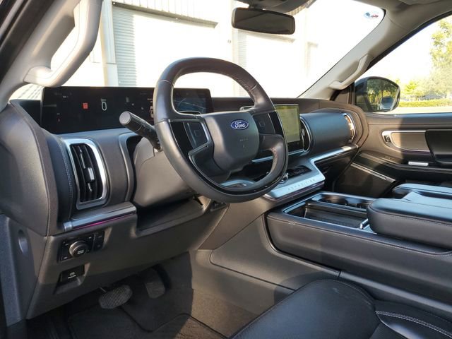 Used 2025 Ford Expedition Max Platinum AWD/4WD image 19