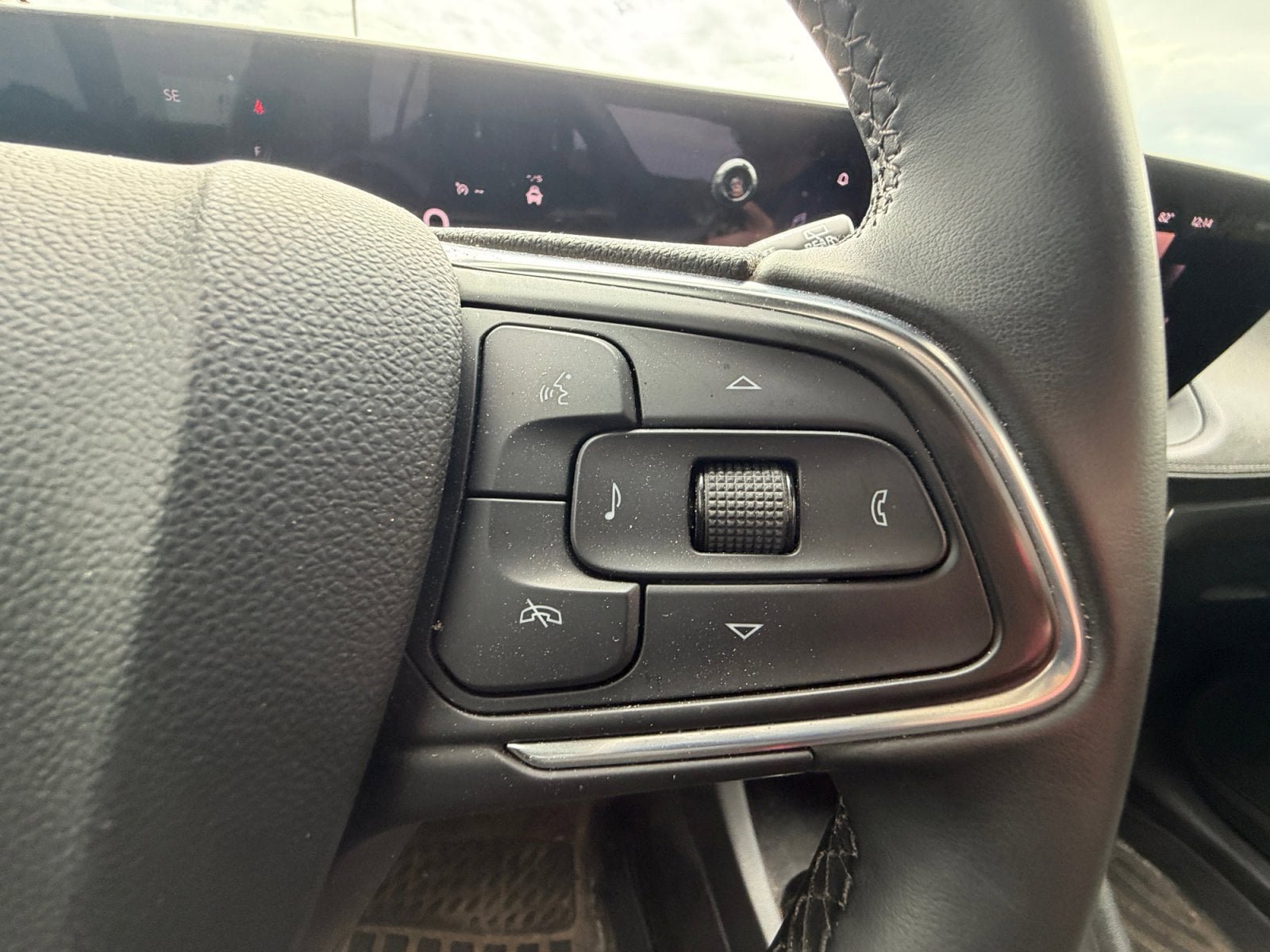 Used 2024 Buick Encore GX Sport Touring AWD/4WD image 16