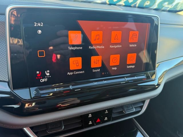 Certified 2025 Volkswagen Atlas Peak Edition SE image 17