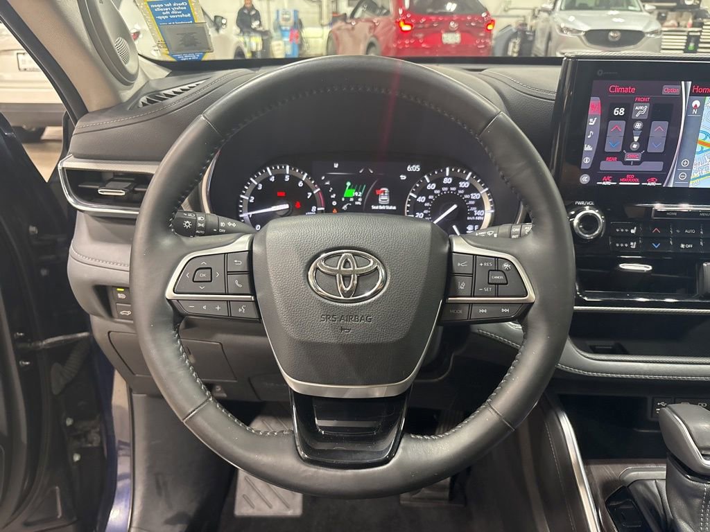 Used 2022 Toyota Highlander Platinum image 11