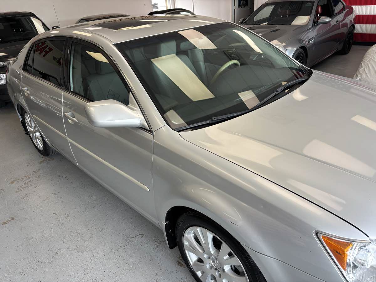 Used 2009 Toyota Avalon XLS FWD image 3