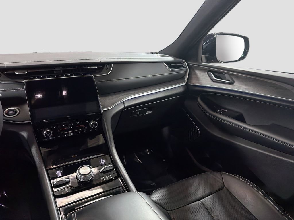 Used 2022 Jeep Grand Cherokee Overland AWD/4WD image 27