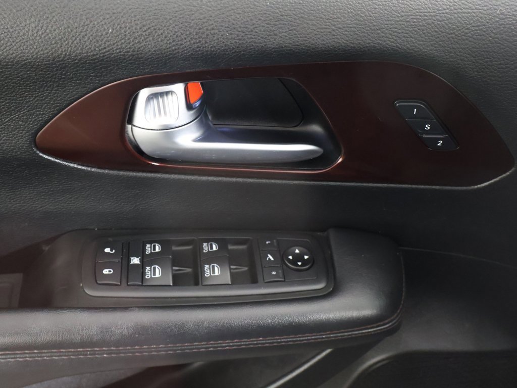 Used 2020 Chrysler Pacifica Limited image 35