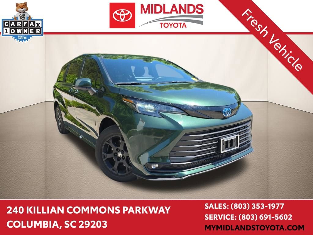 Used 2025 Toyota Sienna XLE Woodland Edition image 1