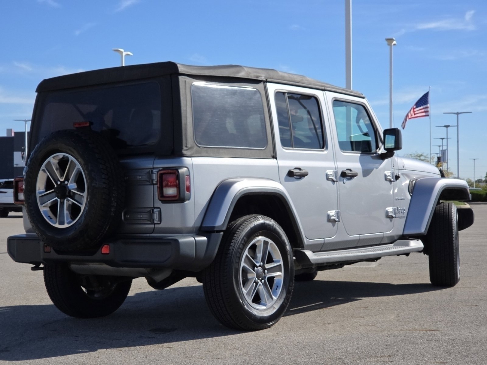 Used 2018 Jeep Wrangler Unlimited Sahara image 17