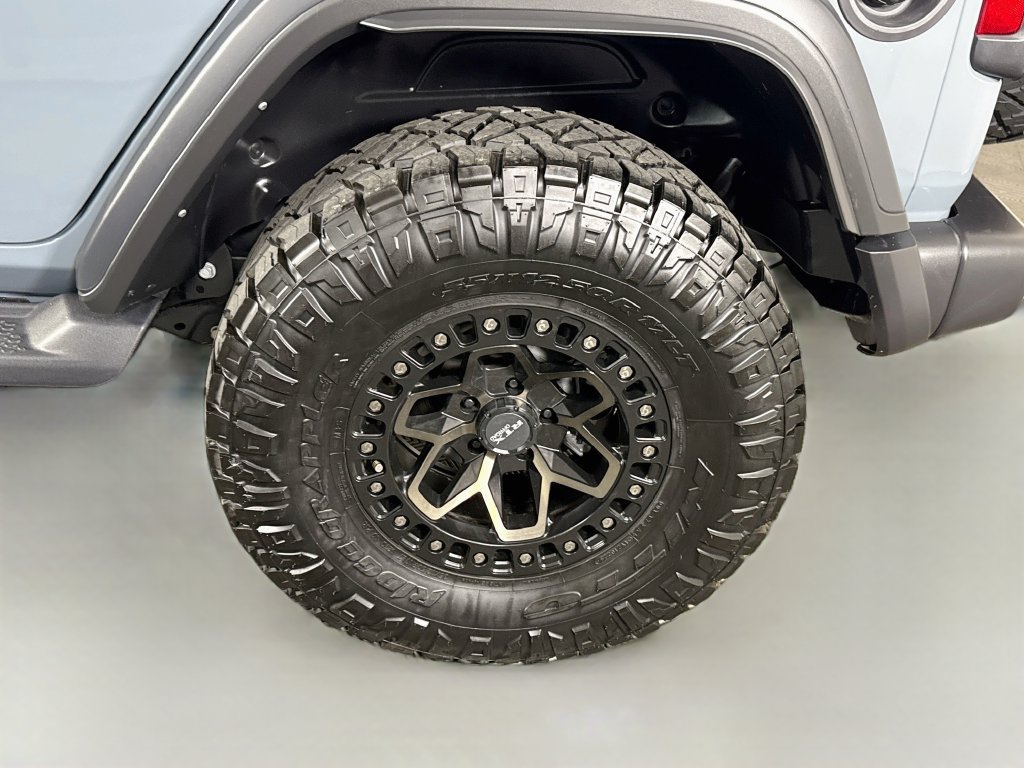Used 2025 Jeep Wrangler Unlimited Sport AWD/4WD image 32