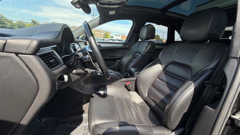Used 2018 Porsche Macan Turbo AWD/4WD image 26