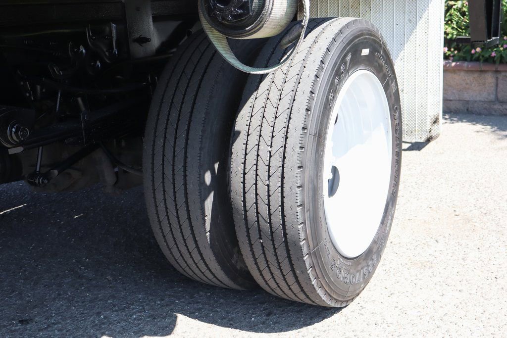 Used 2015 Ford F550 2WD Regular Cab Super Duty image 41