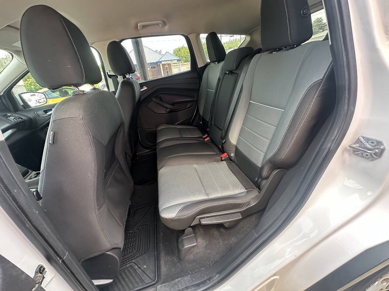 Used 2015 Ford Escape SE w/ Equipment Group 201A AWD/4WD image 17
