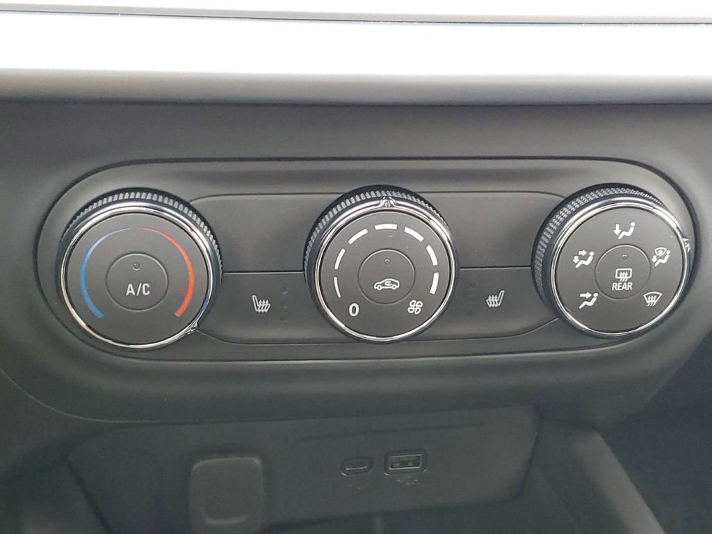 Used 2024 Chevrolet Trax RS image 16