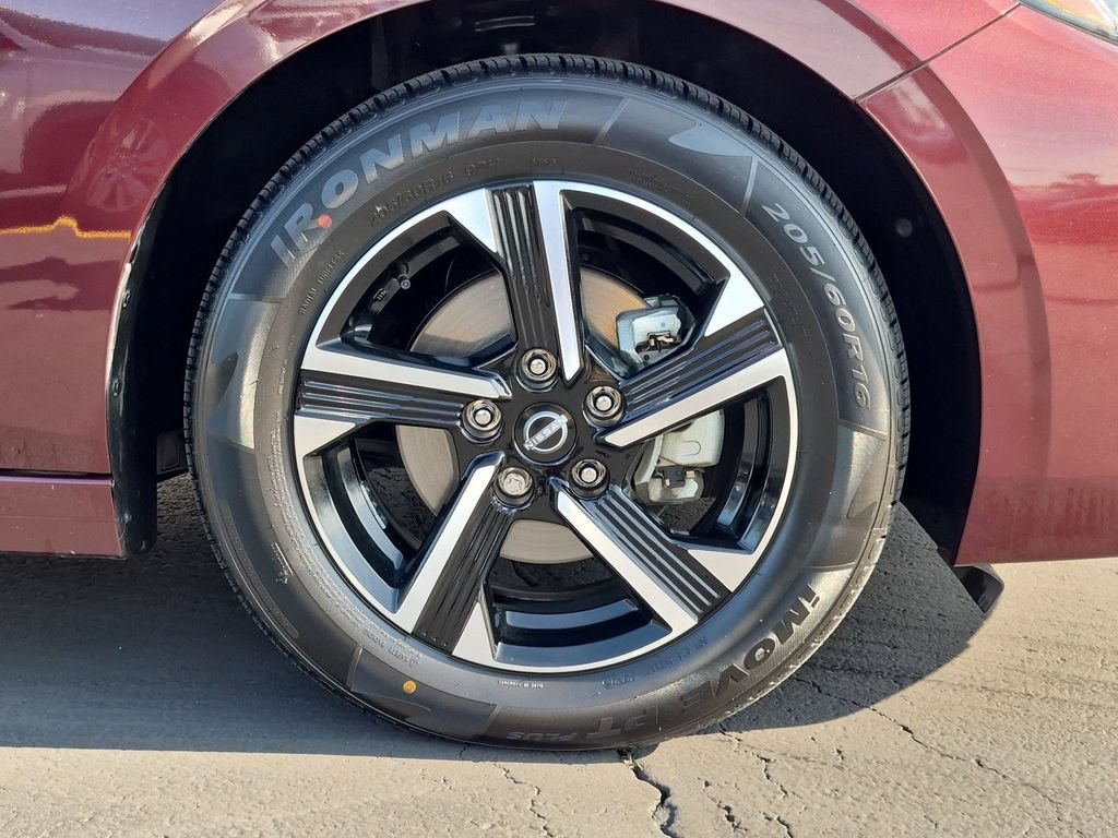Used 2025 Nissan Sentra SV FWD image 9