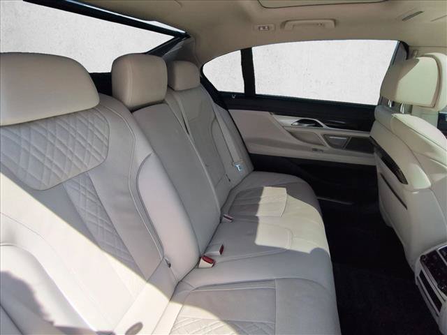 Used 2022 BMW 750i xDrive w/ Executive Package AWD/4WD image 19