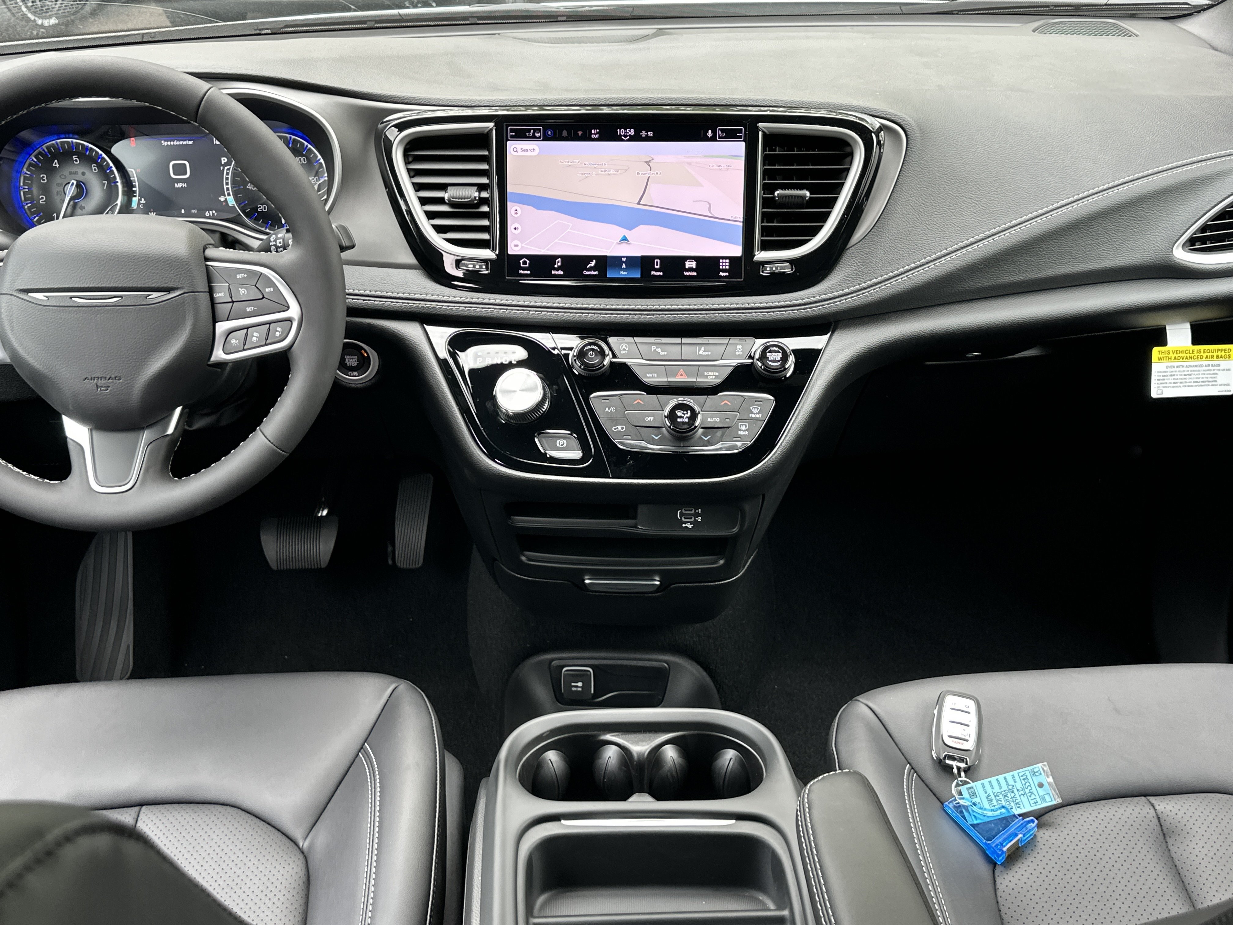 New 2027 Chrysler Pacifica Select w/ Family Tech Group FWD image 31