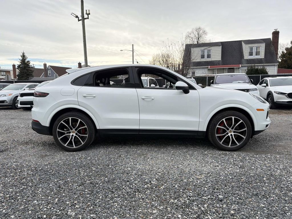 Used 2023 Porsche Cayenne Platinum Edition image 9