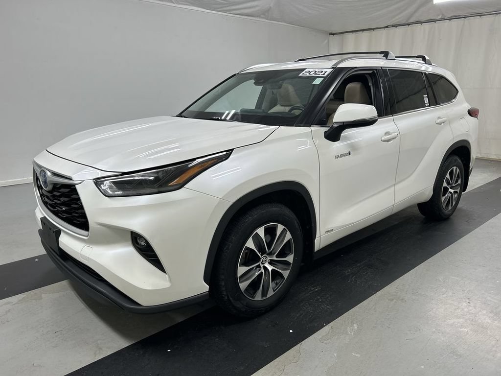 Used 2021 Toyota Highlander XLE AWD/4WD image 5