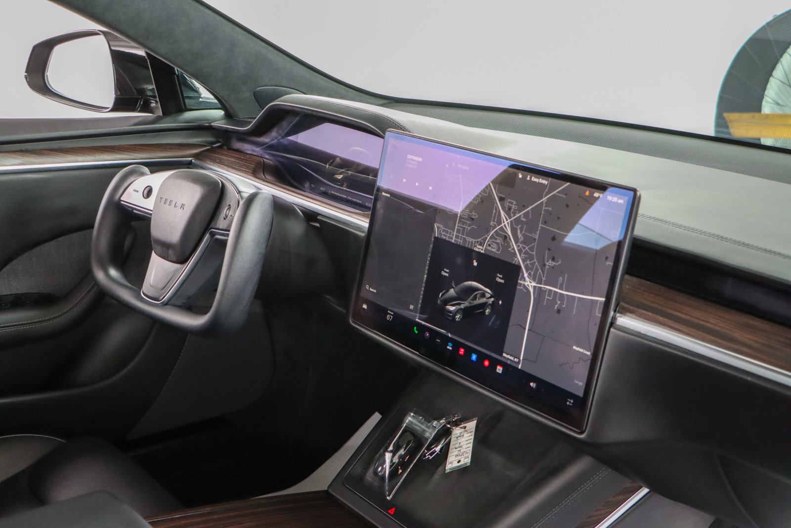 Used 2021 Tesla Model S Plaid image 24