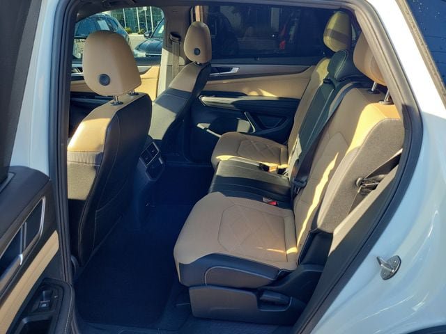 Certified 2024 Volkswagen Atlas Cross Sport SE FWD image 11