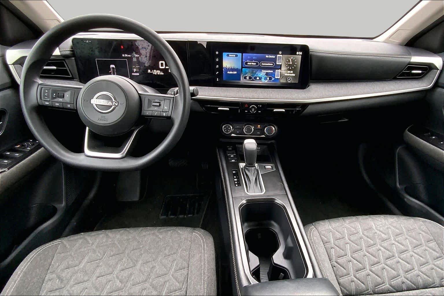 Used 2025 Nissan Kicks SV AWD/4WD image 29