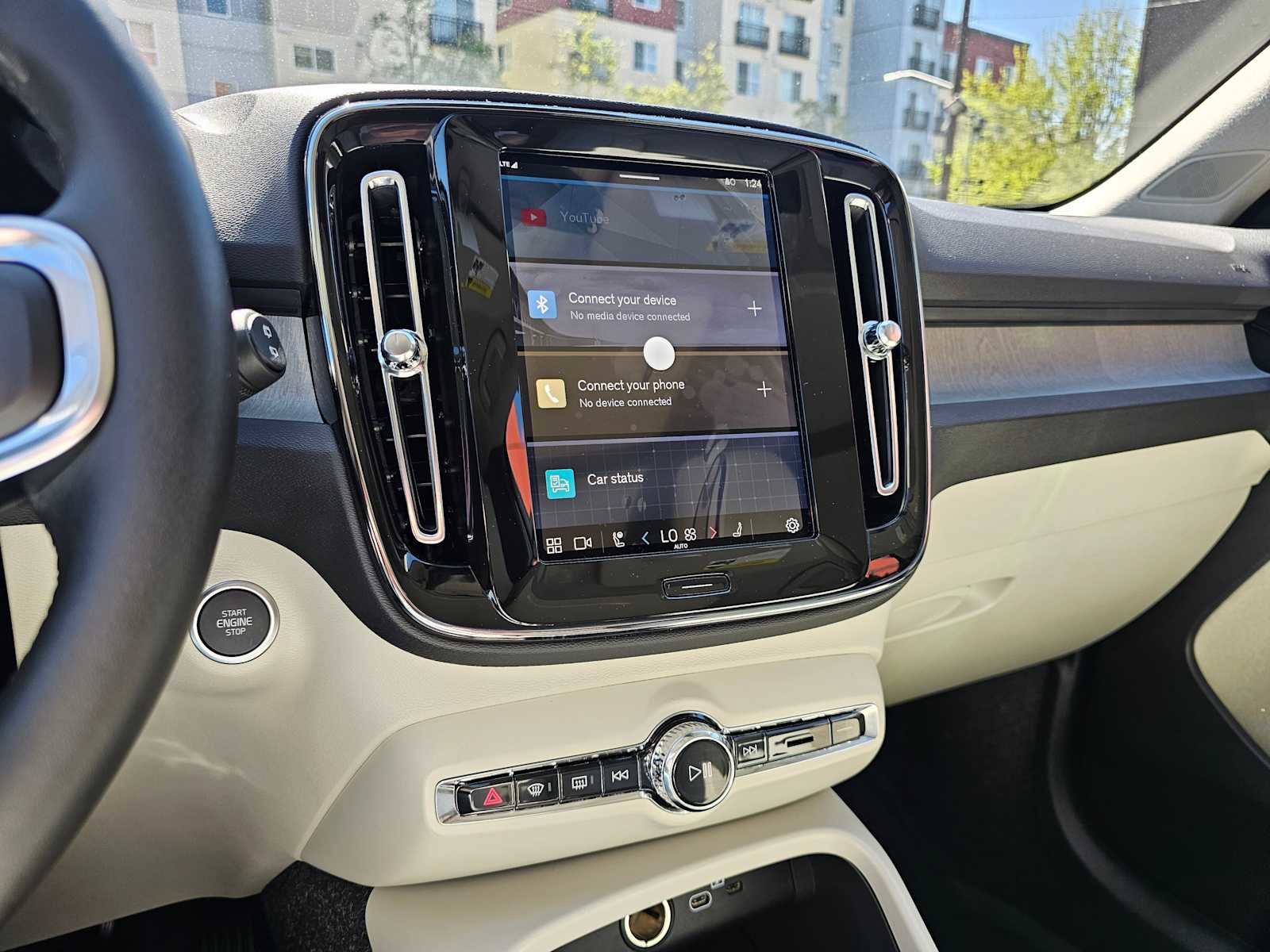 New 2025 Volvo XC40 B5 Ultra w/ Climate Package image 24