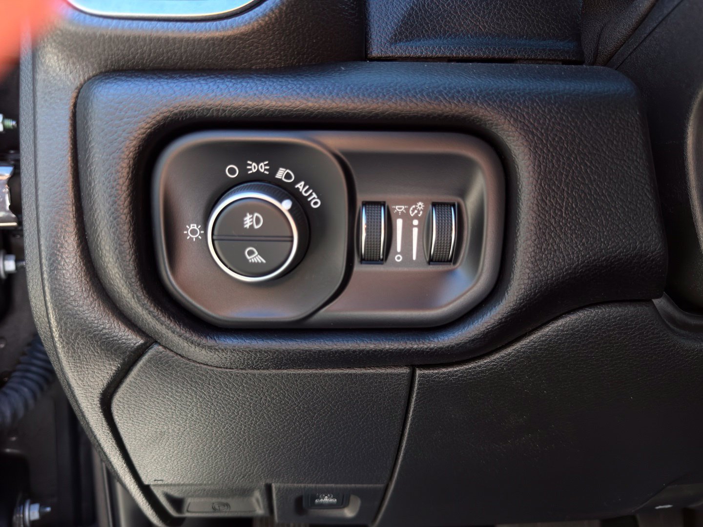 Used 2025 RAM 2500 Laramie w/ Night Edition AWD/4WD image 17