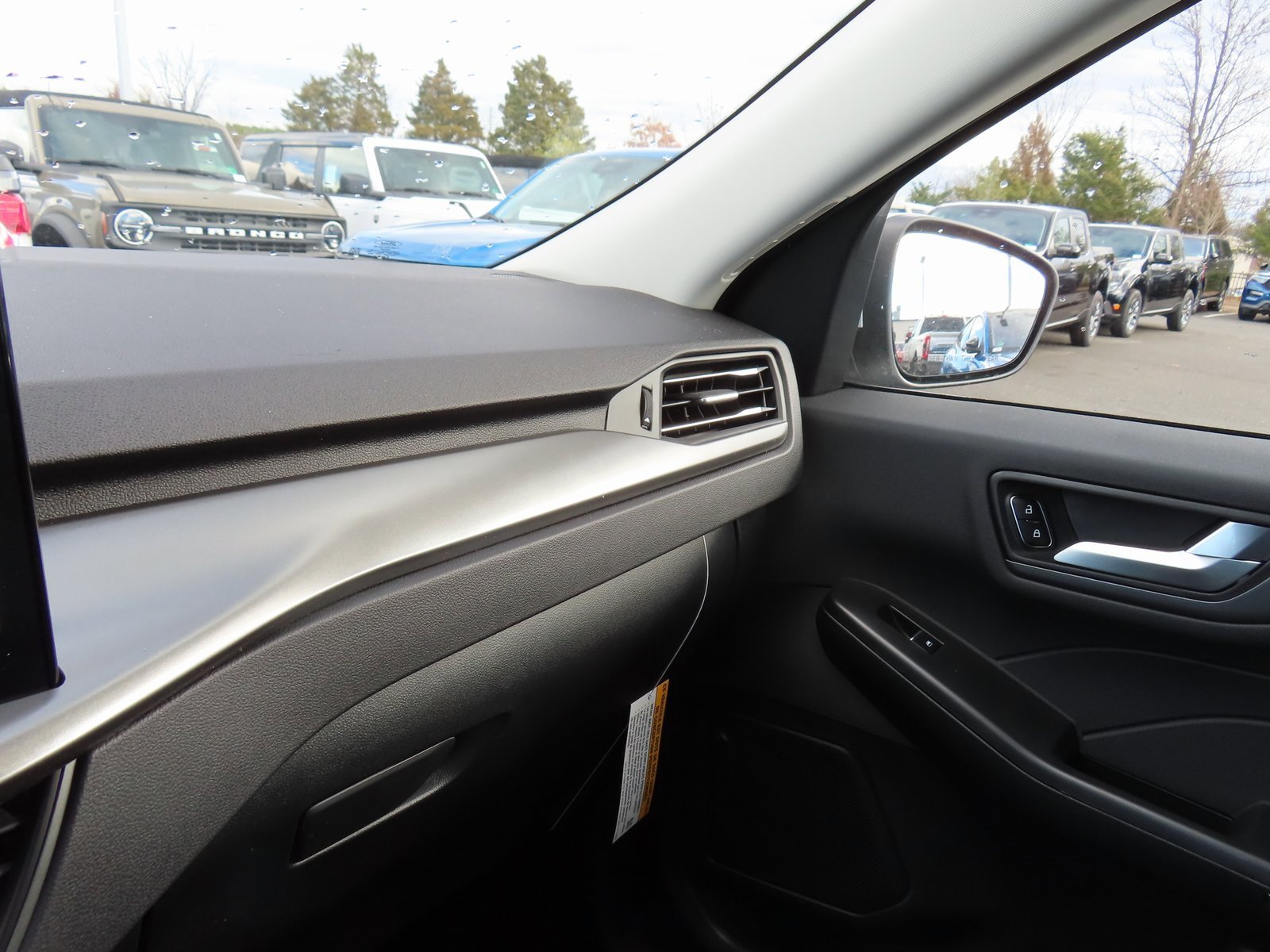 New 2026 Ford Escape SE image 11