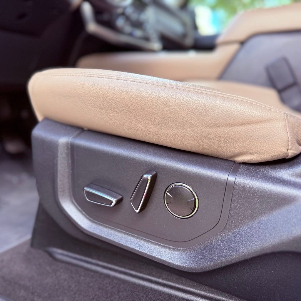 Used 2024 Ford Expedition Limited image 26