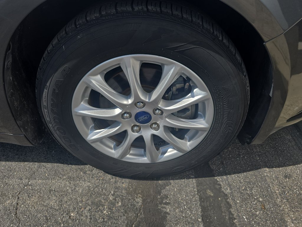 Used 2017 Ford Fusion S FWD image 27