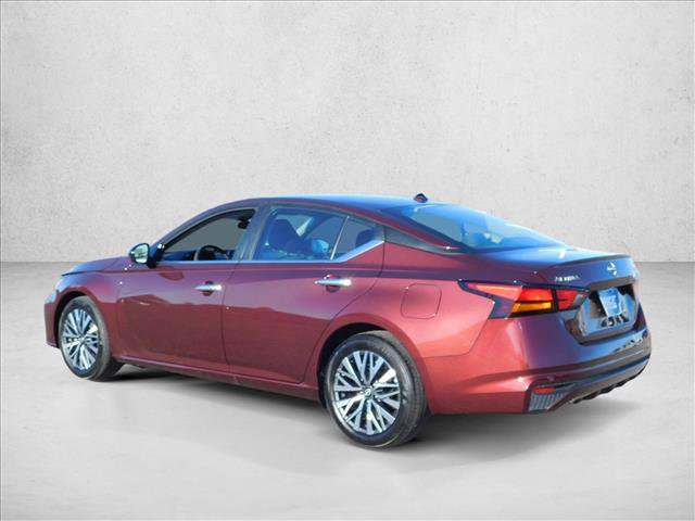 Used 2025 Nissan Altima 2.5 SV FWD image 14
