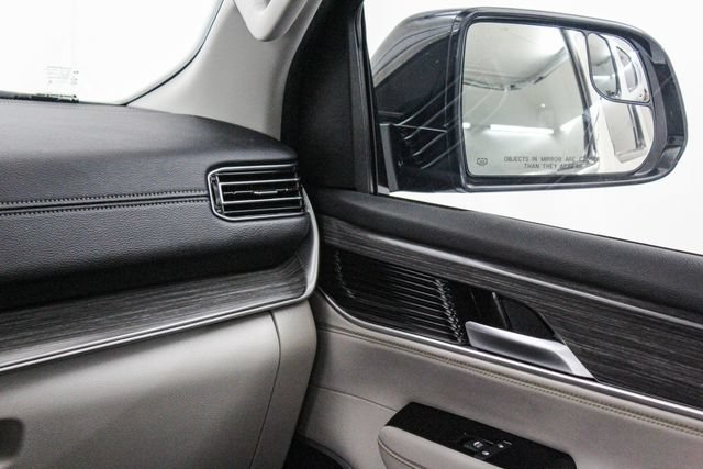 Used 2024 Jeep Wagoneer L Series II RWD image 28