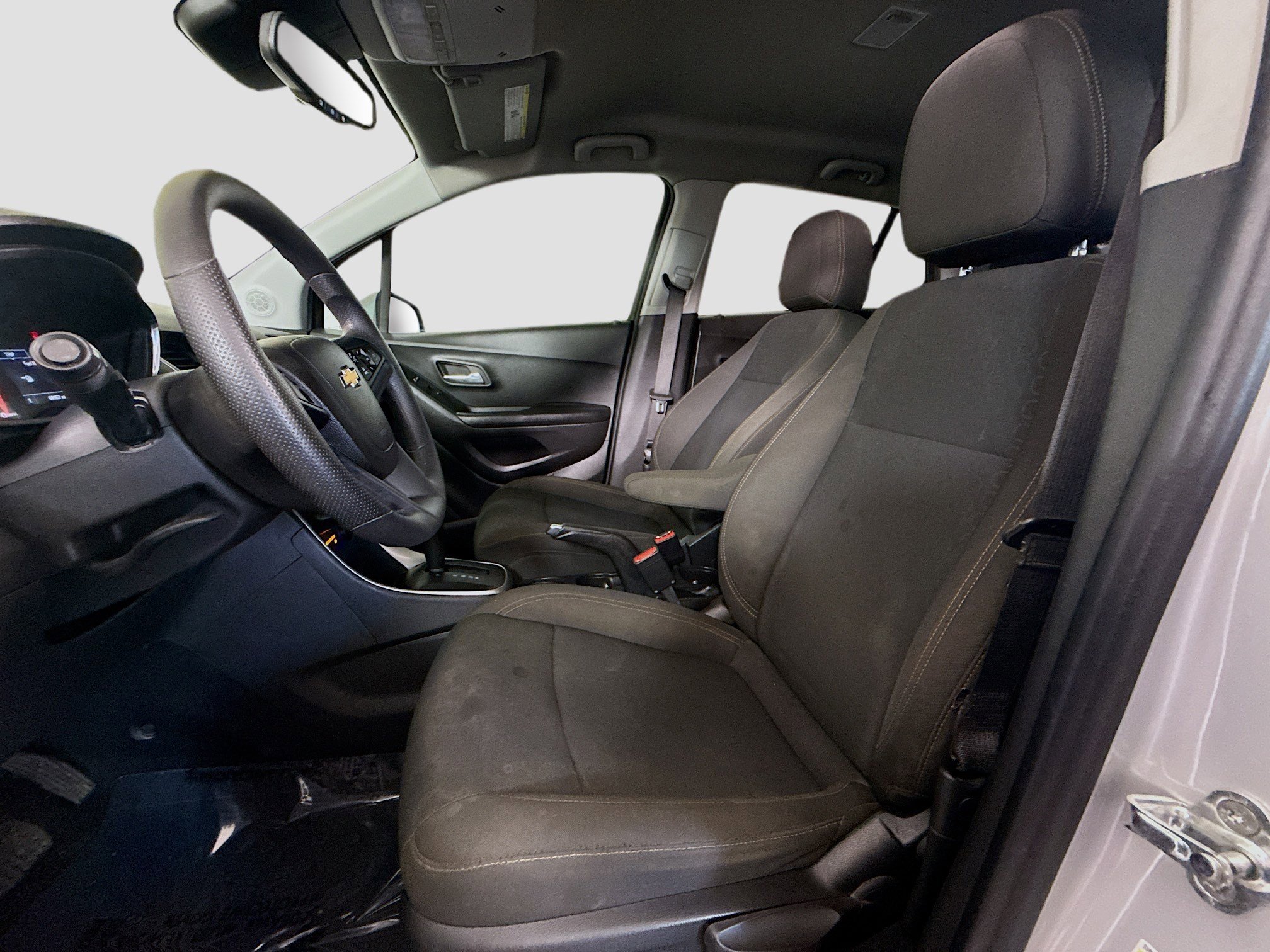 Used 2022 Chevrolet Trax LS w/ Tint and Cruise Package image 21