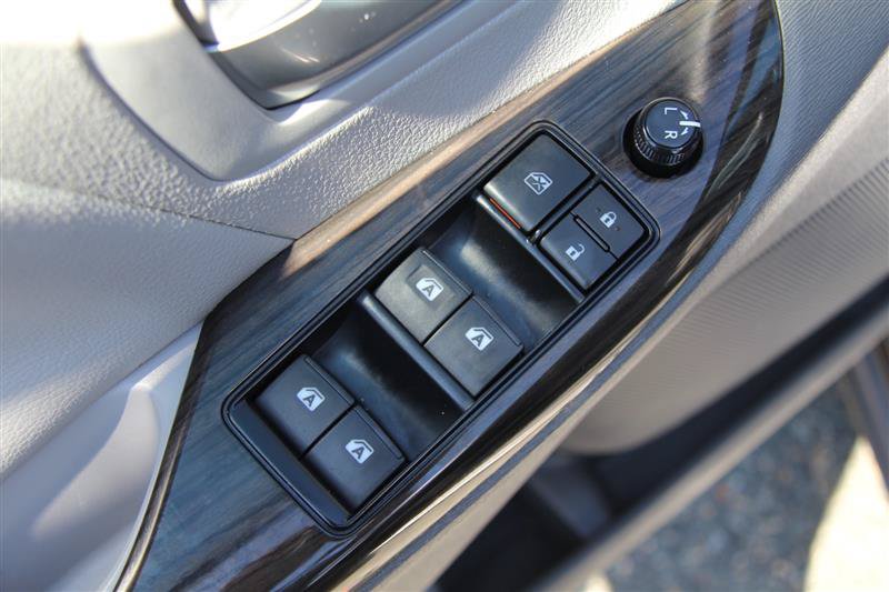 Used 2016 Toyota Sienna XLE w/ XLE Navigation Package FWD image 16