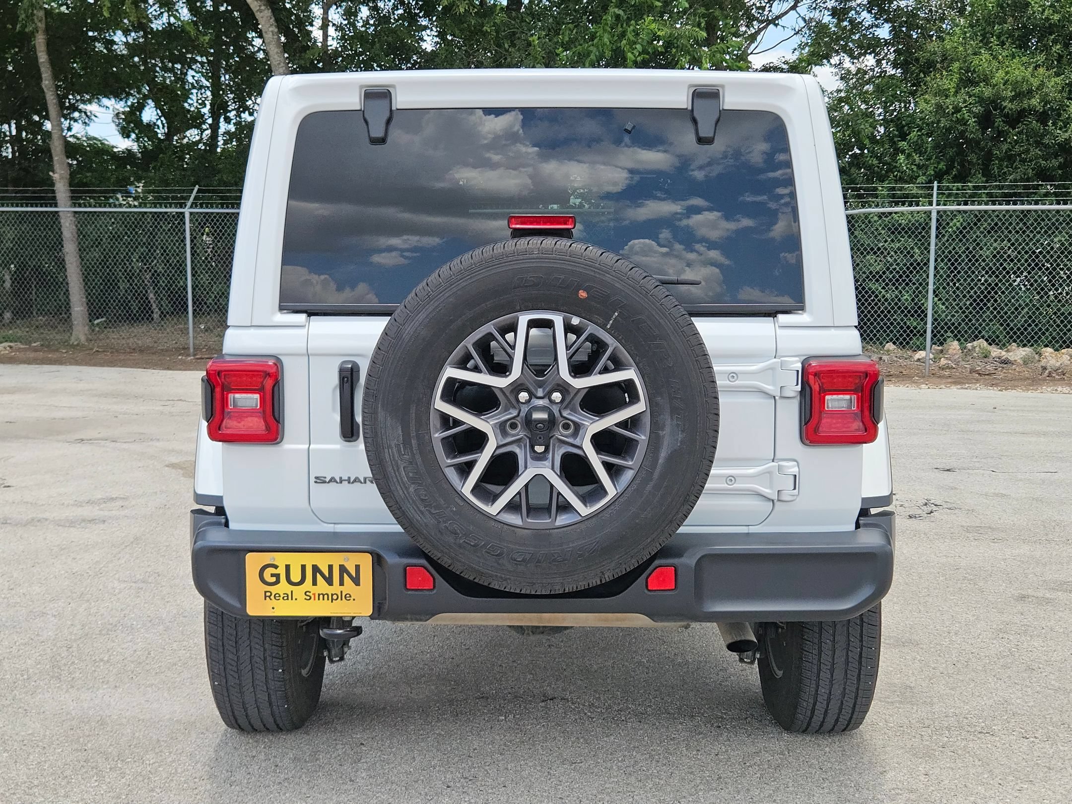 Used 2025 Jeep Wrangler Unlimited Sahara AWD/4WD image 4