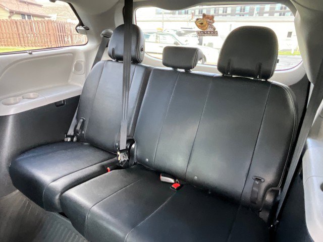 Used 2020 Toyota Sienna SE image 34