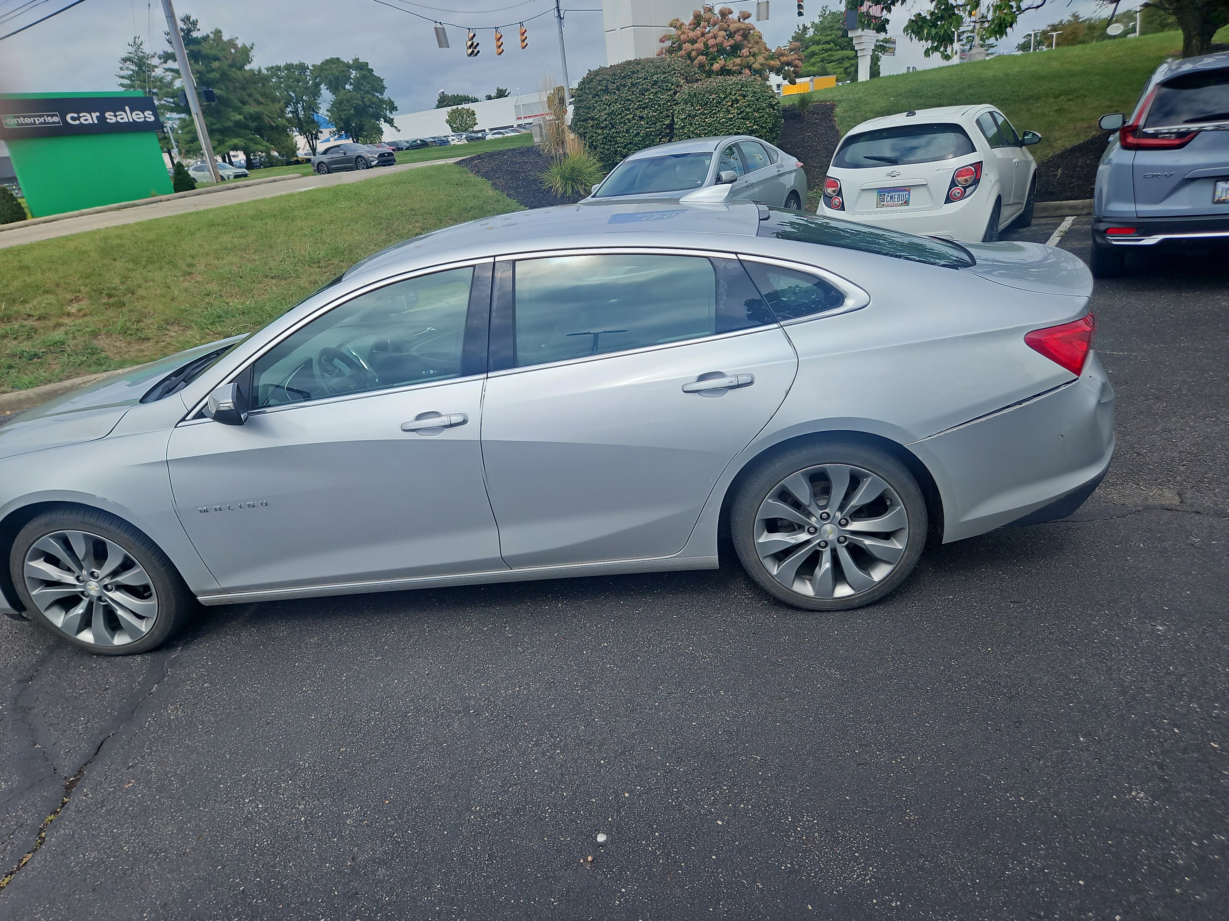 Used 2016 Chevrolet Malibu Premier w/ Driver Confidence Package II FWD image 9