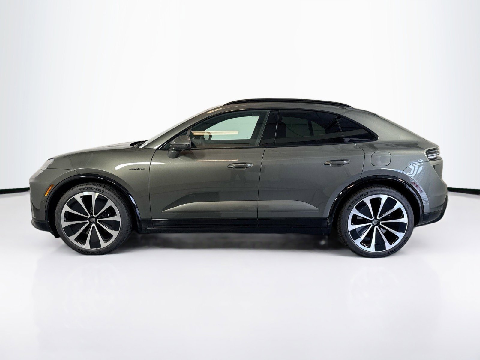 New 2025 Porsche Macan Turbo Electric image 2