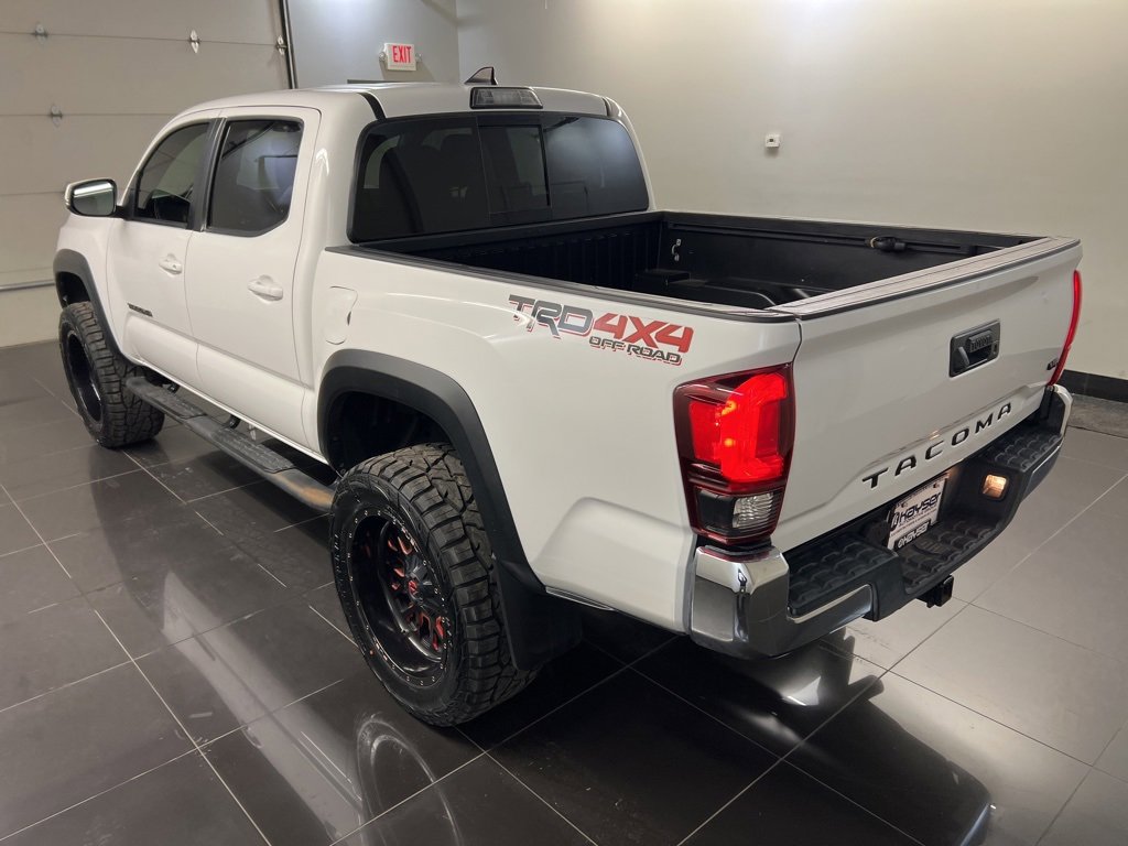 Used 2018 Toyota Tacoma TRD Off-Road image 4