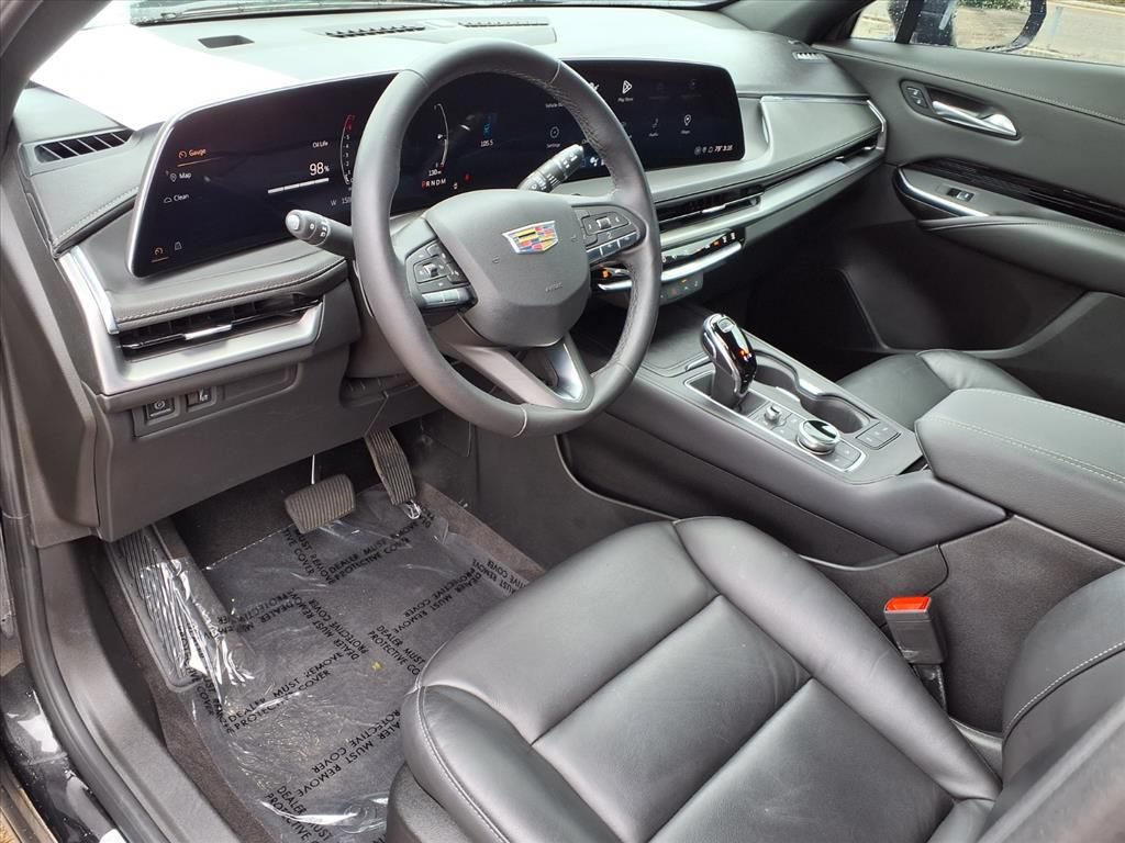 Certified 2024 Cadillac XT4 Luxury w/ Cold Weather Package FWD image 18