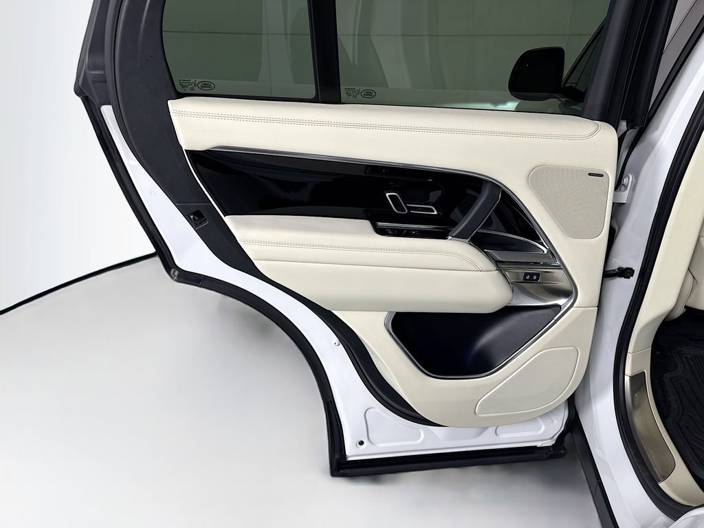 Used 2023 Land Rover Range Rover SE image 27