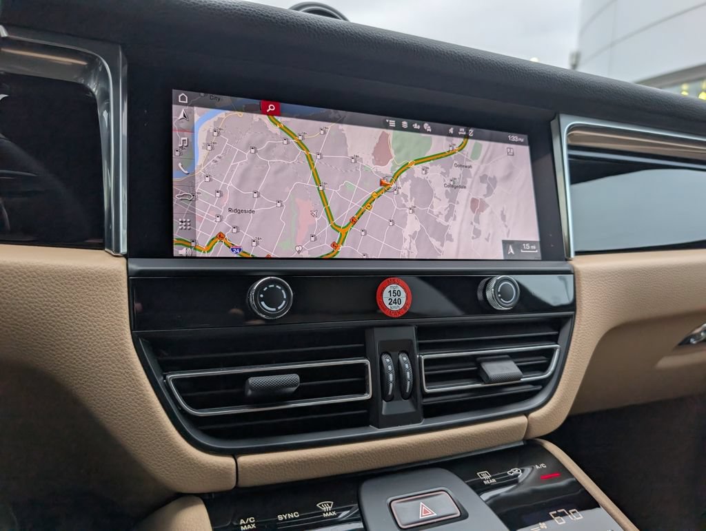 Certified 2025 Porsche Macan AWD/4WD image 13