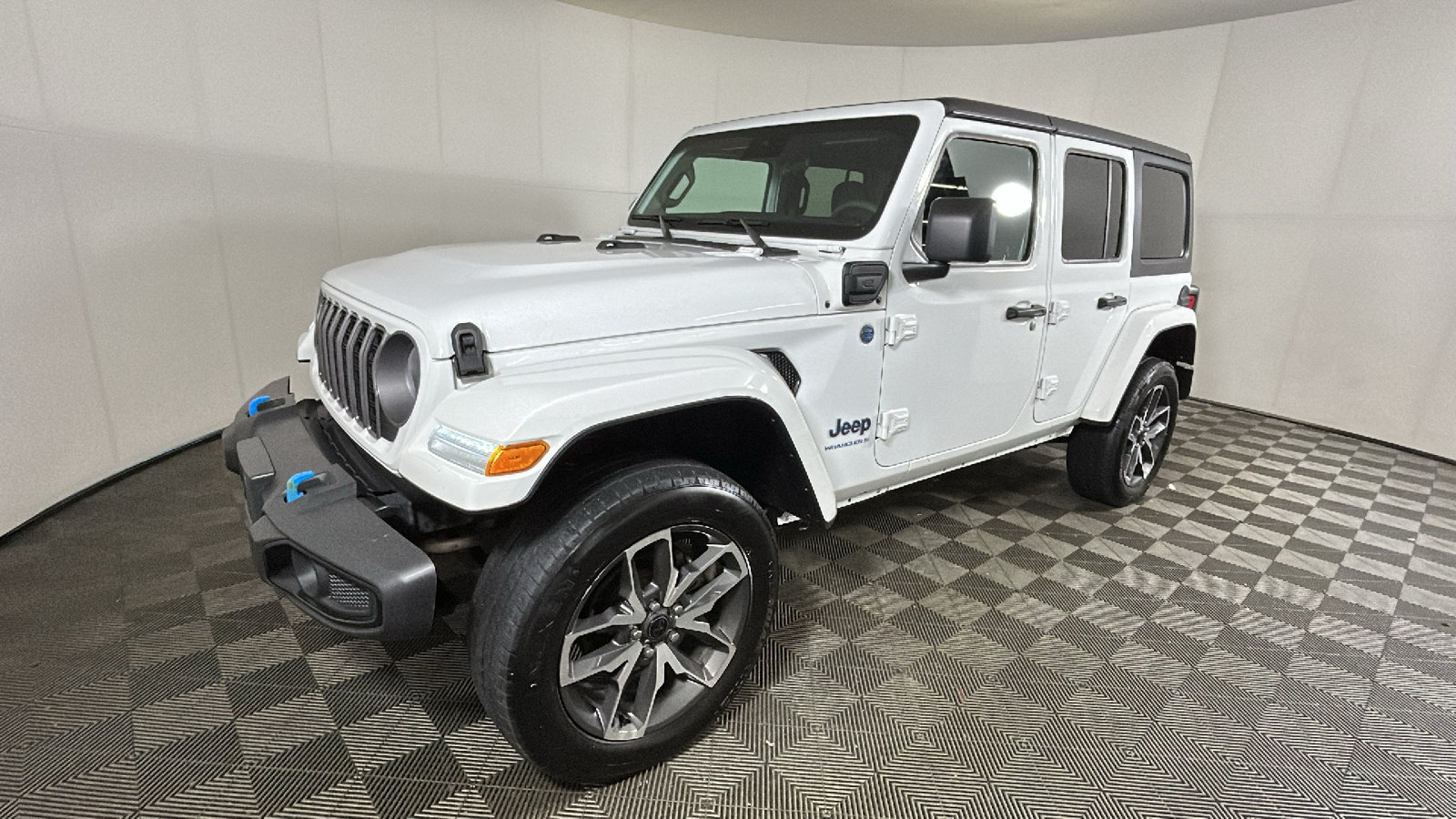 Used 2024 Jeep Wrangler Unlimited AWD/4WD image 8