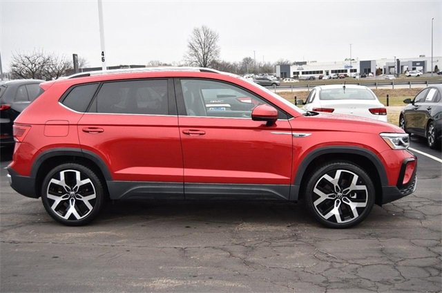 Certified 2022 Volkswagen Taos SEL w/ Panoramic Sunroof Package image 5