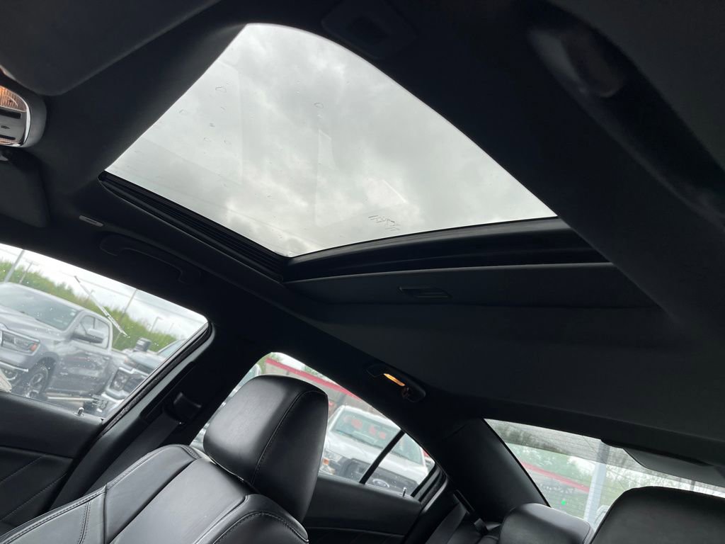 Used 2017 Dodge Charger SXT w/ AWD Plus Group image 16
